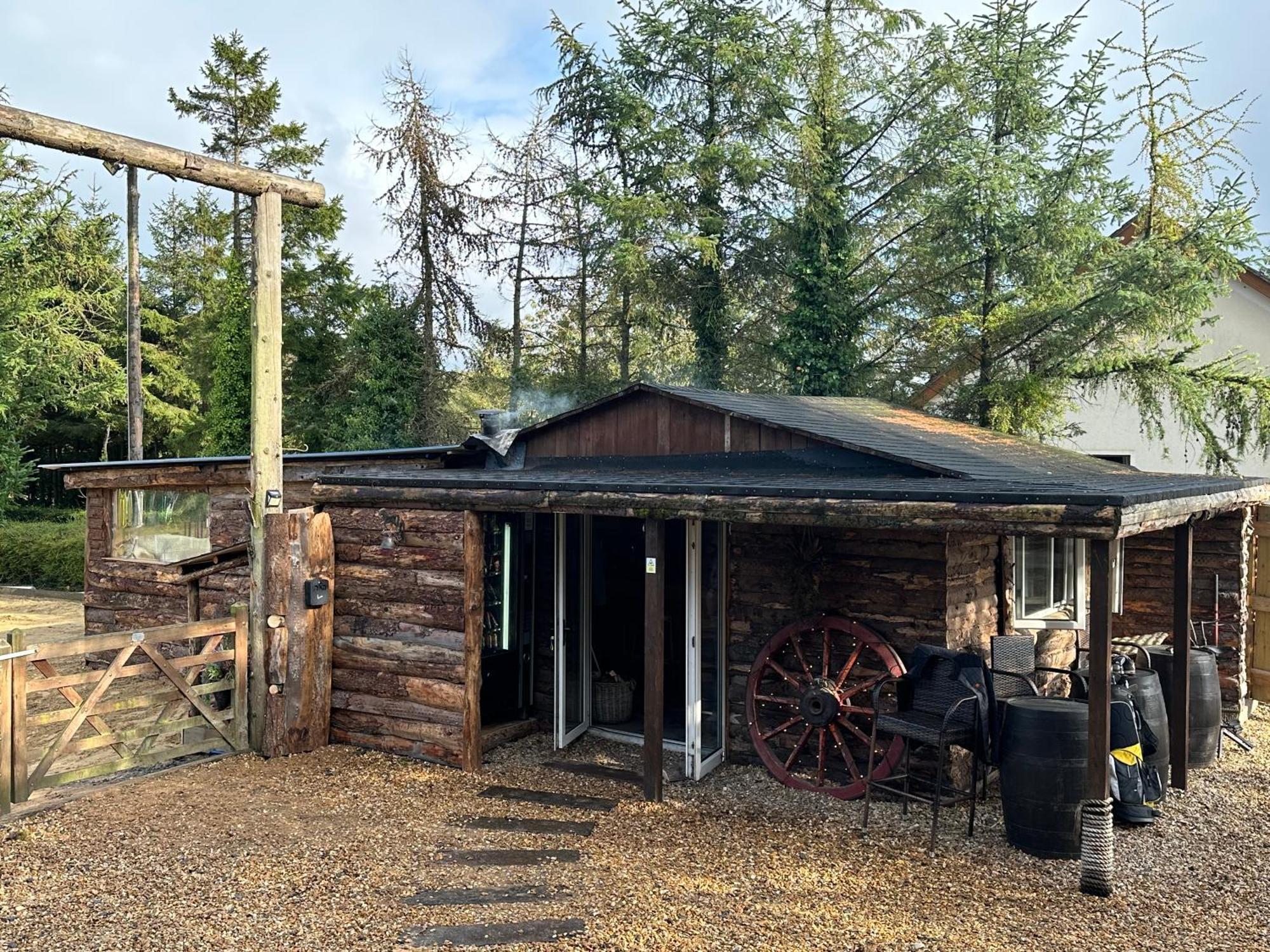 Greenvale Cabins Forkhill Exterior photo