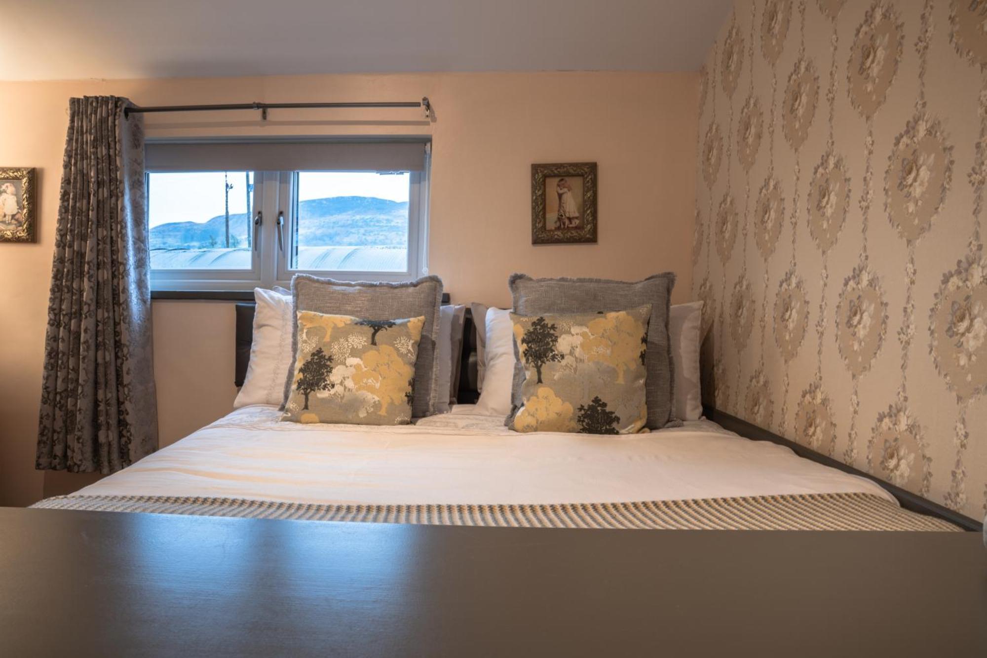 Greenvale Cabins Forkhill Room photo